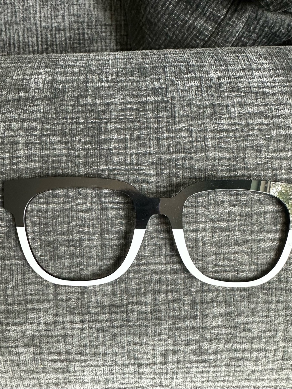 Black and White Pair Eyewear Murphy topper